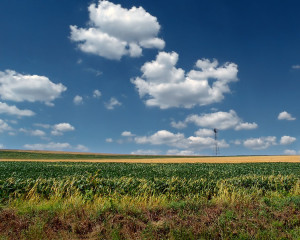 Claude Debussys Komposition 'Wolken' im Rahmen der Nocturnes (1897-1899) spielt mit den Klangwirkungen "funktionslos" hintereinander gestellter Nonenakkorde (Nicholas A. Tonelli: Big Sky, 16.7.2011, Mifflin Township, Columbia County).