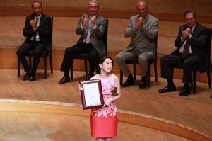 Wettbewerbs-Preisträgerin Mayu Kishima ist mit Schostakowitschs 1. Violinkonzert zu hören (Pianolover1979, 2.9.2016, CC-Liz.)