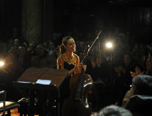 Sol Gabetta tourt nicht nur als Cellistin, sondern auch Musikbotschafterin und Sendungsmoderatorin um die Welt: Geben ihre Präferenzen den Trend der Zukunft vor? (Ardiello, S. agata / Pontestura, Italien; 29.11.2014, p.d.)
