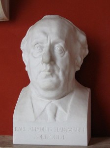 In der Ruhmeshalle auf der Theresienhöhe in München wurde auch der bayerische Komponist Karl Amadeus Hartmann (1905 - 1963) mit einer Büste geehrt (CC-Liz.).