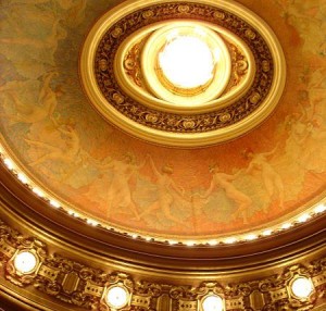 Heute in Rio de Janeiro der Hort der (komischen und tragischen) Oper: Das Teatro Municipal (CC-Liz.)
