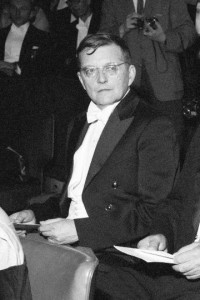 Dmitry Schostakowitsch (1906 - 1975) bei einem Besuch in Finnland 1 Jahr nach Vollendung seiner 11. Symphonie 'Das Jahr 1905' (Holger Eklund / Lehtikuva, Foto vom 9.10.1958, Finland p.d.).