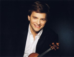 Valeriy Sokolov, Jahrgang 1986, glänzte in Erfurt am 10. November 2017 mit Prokofjews 2. Violoinkonzert op. 63. Er gewann 2005 den Grand Prix beim internationalen Enescu-Wettbewerb (Simon Fowler; Theater Erfurt).