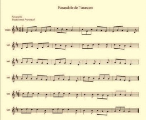 Ausschnitt aus einer traditionellen Farandole von Tarascon, gelegen in einem der südlichsten Departments Frankreichs, auf dem linken Ufer der Rhone (www.zictrad.free.fr, 28.8.2013, EU p.d.)
