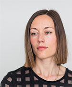 Die australische Komponistin Lisa Illean beschäftigt sich sowohl mit akustischen als auch akusmatischen Klangumgebungen (Catherine Pyle, Australian Music Centre).
