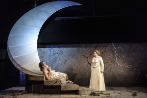 Julian Freibott gab den empfindsamen Endymion, der Diana (M. Fredheim) liebt, mit großer Hingabe (L. Edelhoff).