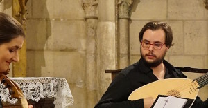 Eine Aufführung der ursprünglich (und bis heute) auf freiem Improvisieren beruhenden 'Follias para cantar y danzar' (G. Garitan, 29.8.2015, CC-Liz.)