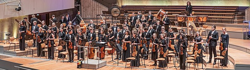 Schillernde Klangflächen und Melodiefragmente